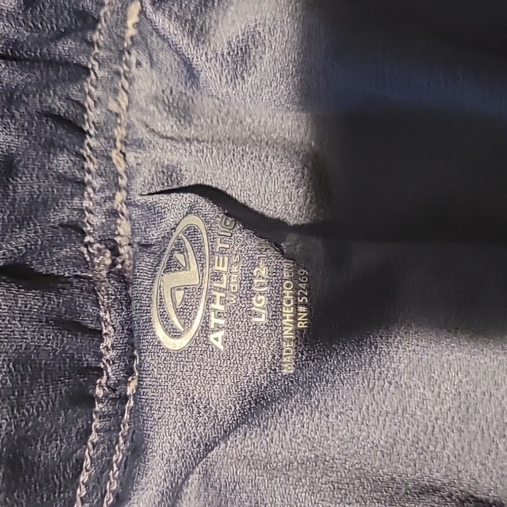 Athletic shorts - Picture 2 of 3